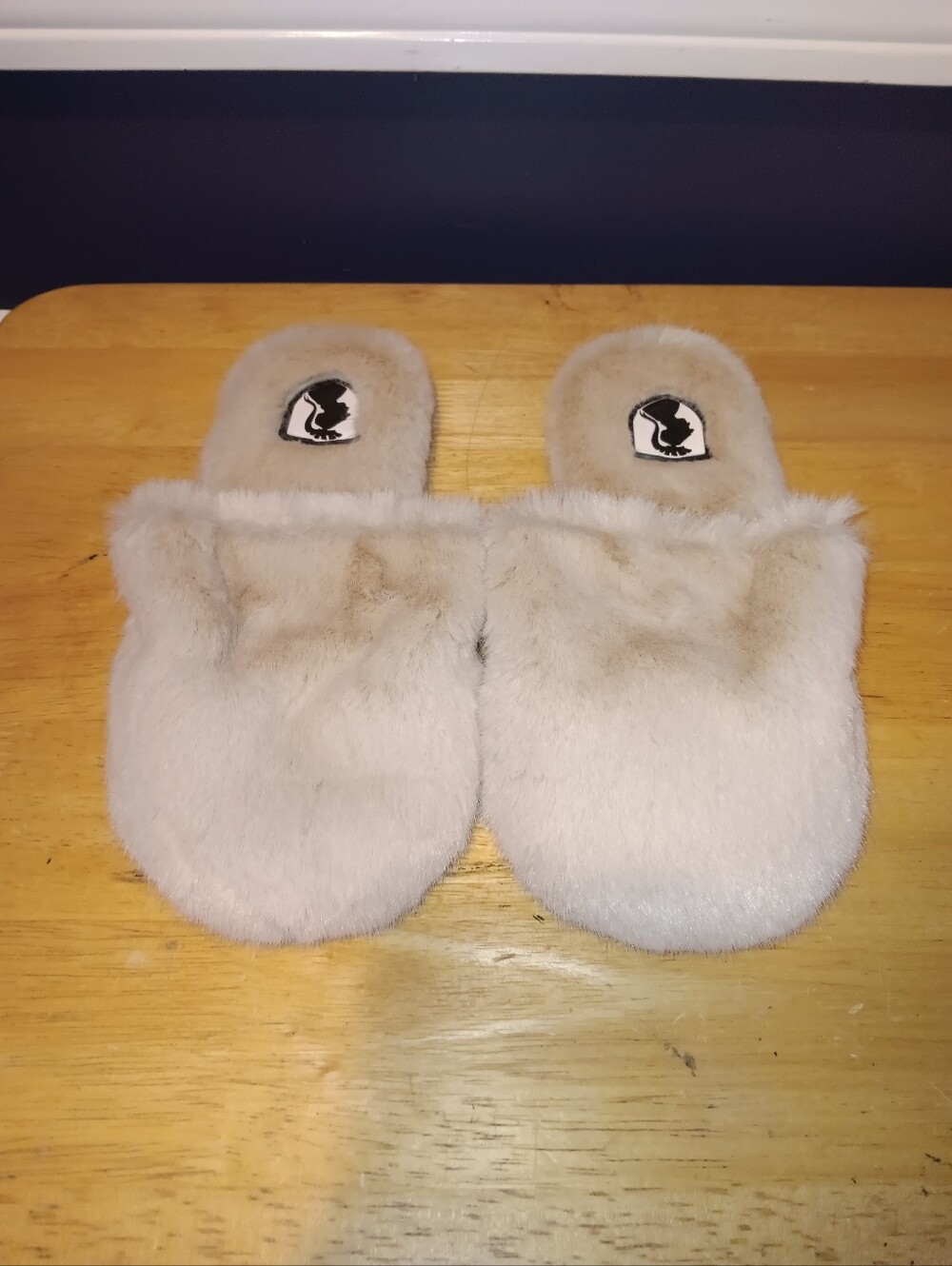 VHNY Hu Faux Fur Slippers Size 36